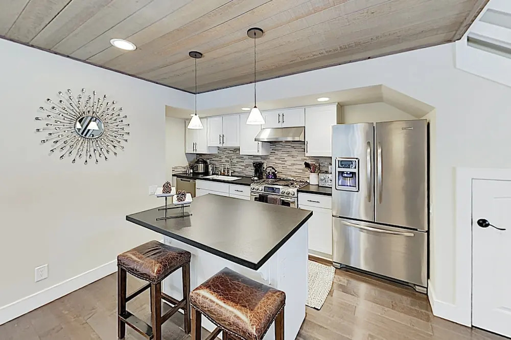 Stylish Forest Pines Beach & Ski Getaway townhouse
