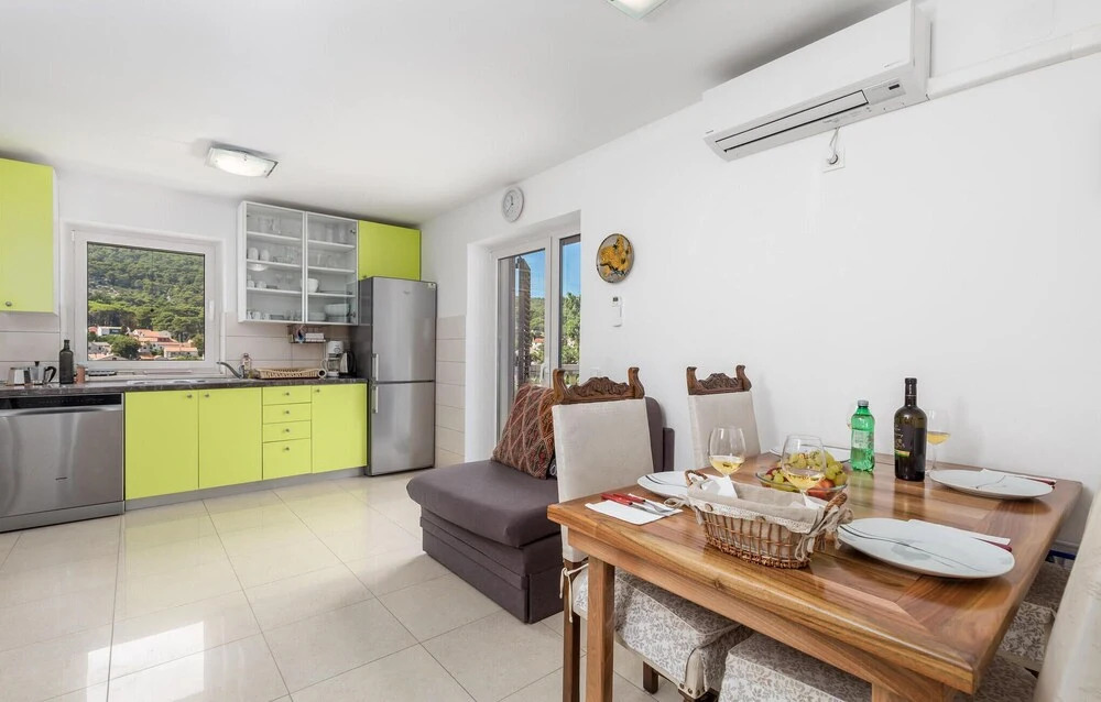 Beautiful Apartment in Veli Losinj With 2 Bedrooms and Wifi