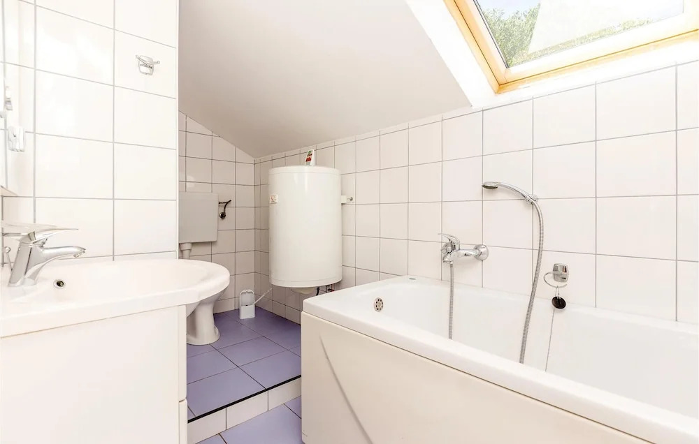 Amazing Home in Dramalj With Wifi and 3 Bedrooms