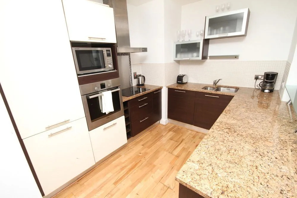 Georges Street Apartment Sleeps 8