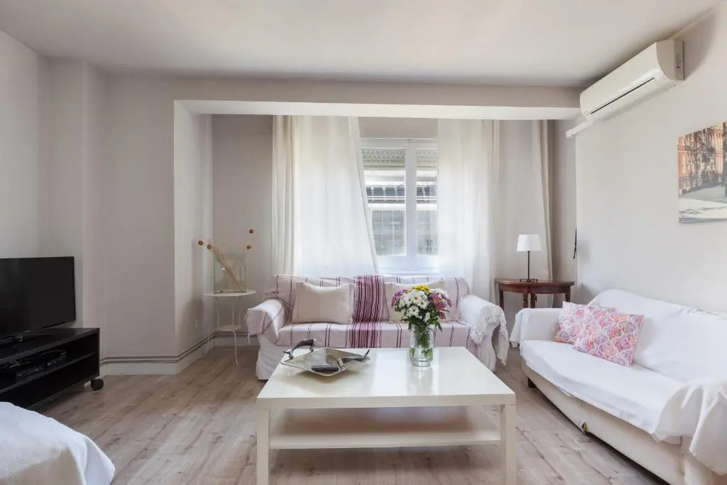LetsGo Diagonal Avenue Apartment