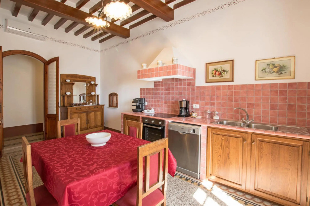 House only 4 km from Cortona, sleeps 12. Private pool, AC, Wi-Fi and small gym!-Villa Pergo