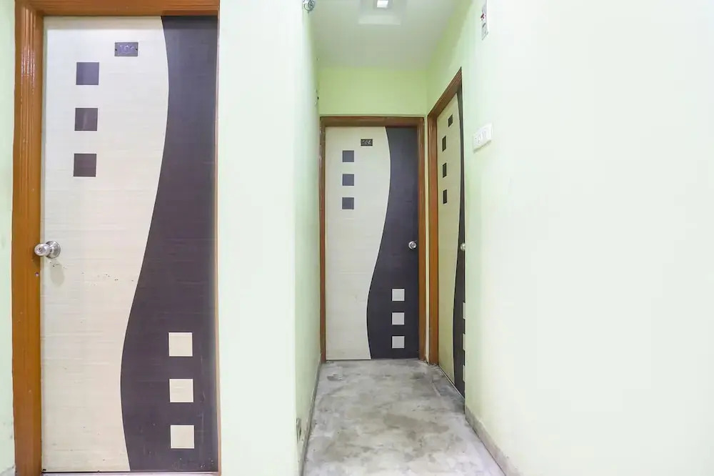 Fabhotel Tara Deluxe