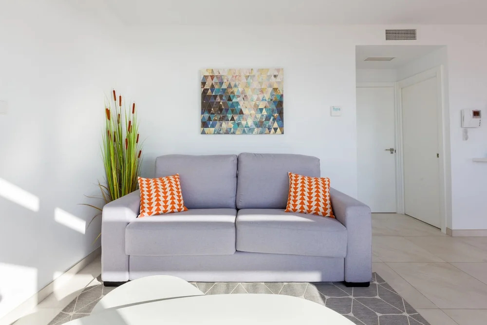 RENTHAS Calabeach Apartment