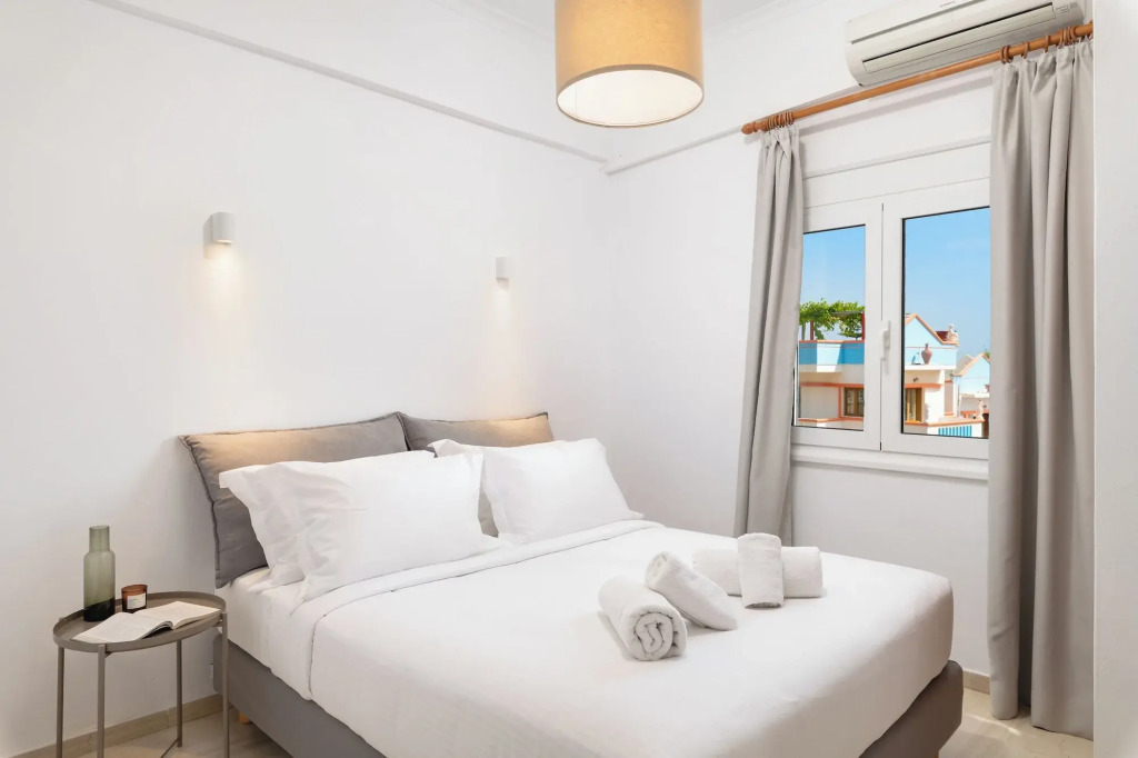 Thelèsi Apartments, 100m from the beach