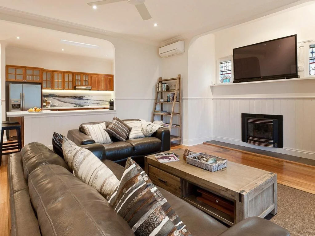 Luxury Retreat Just Above The Beach - The BeachNest