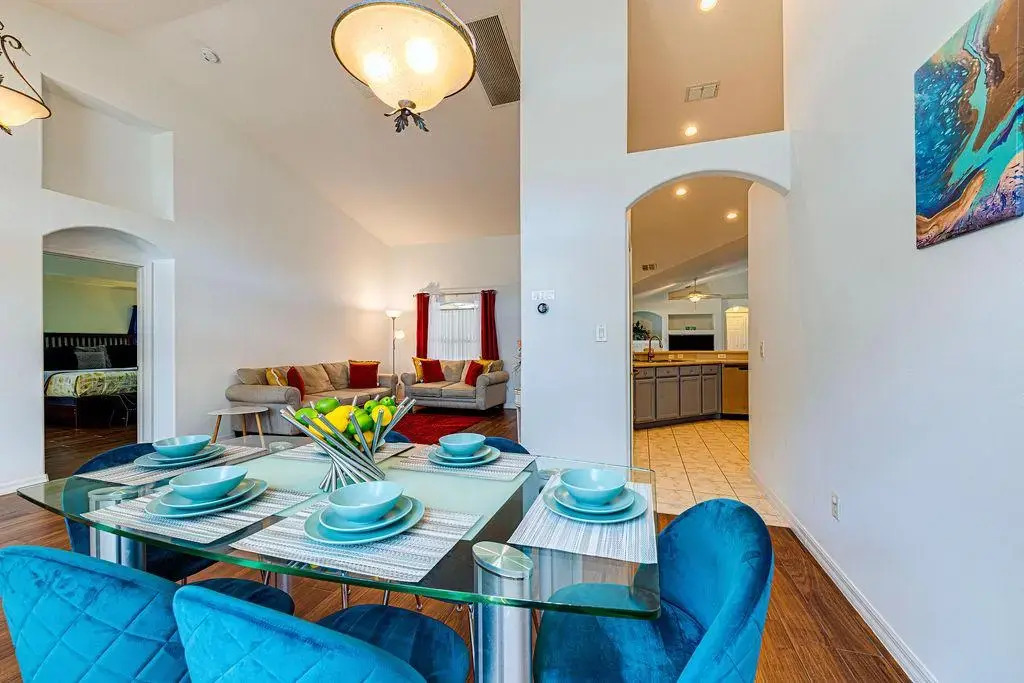 Spacious 4 Bed South Facing Pool Villa Near Disney