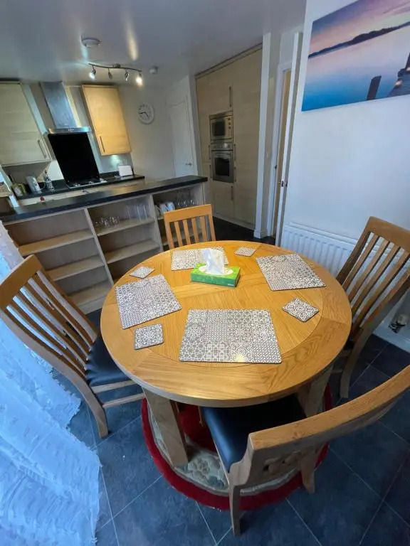 Holiday Home In Cardiff. Sleeps 6