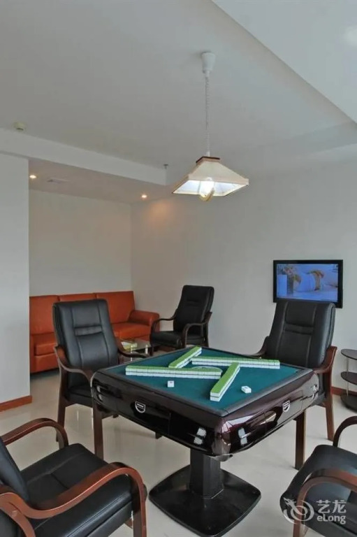 Longquan Xuri Hotel