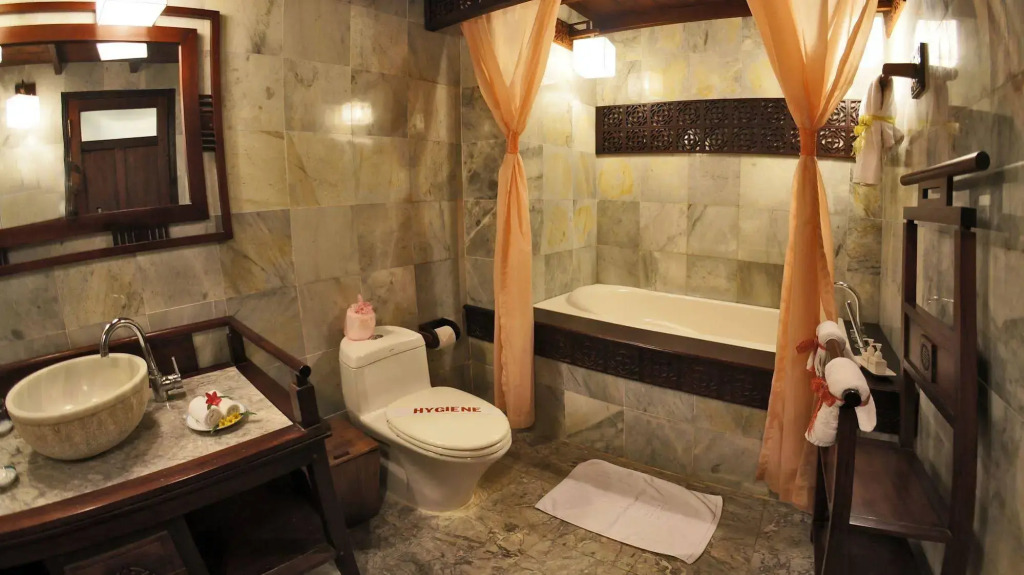 Vinh Hung Heritage Hotel