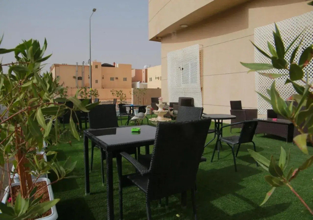 ايار للشقق المخدومه