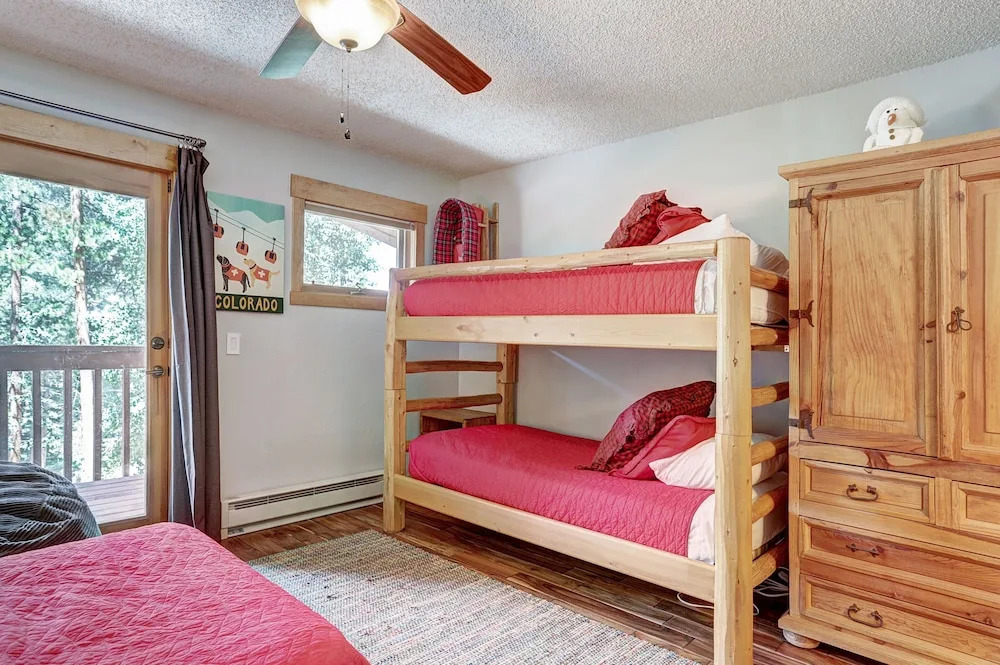 Sophie's Chalet 3 Bedroom Townhouse by Redawning
