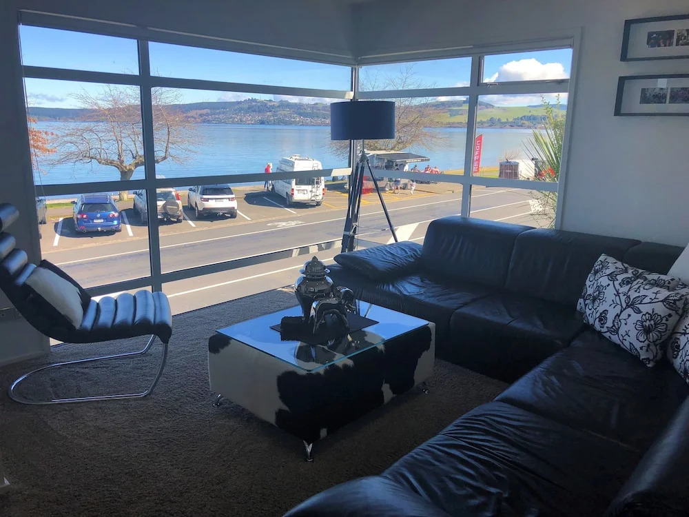 Ultimate Luxury on Lake Terrace