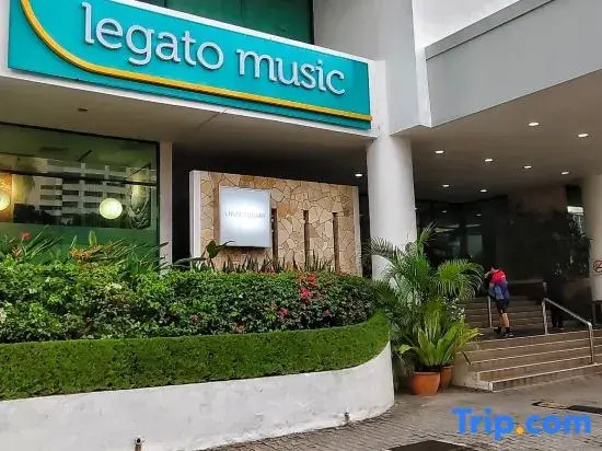 Likas Square Serviced Apartment - garden view with 3 bedrooms by Kocy Homestay