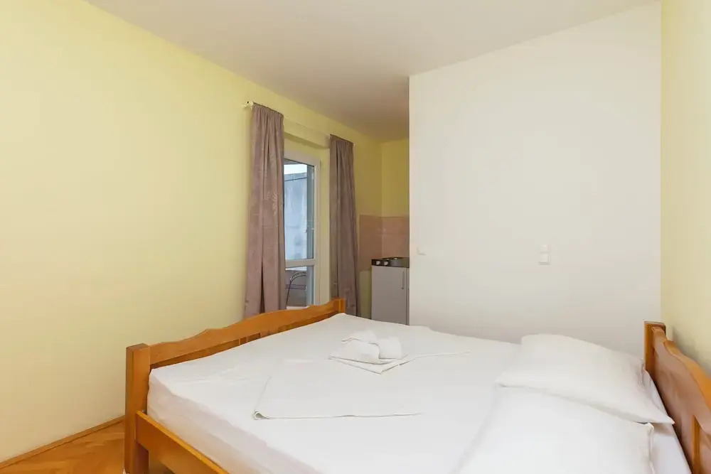 Omiš Duće sandy beach apartments Mare