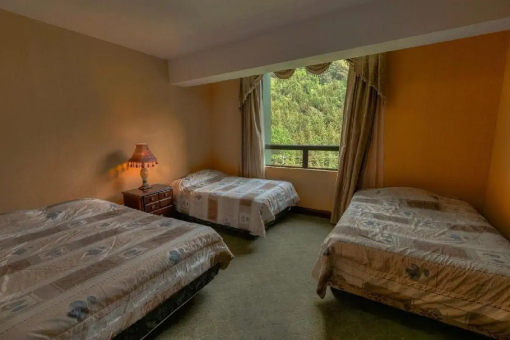 Torres de Atitlan 4 Bdrm-3 Bthrm Full Floor - for 10 people