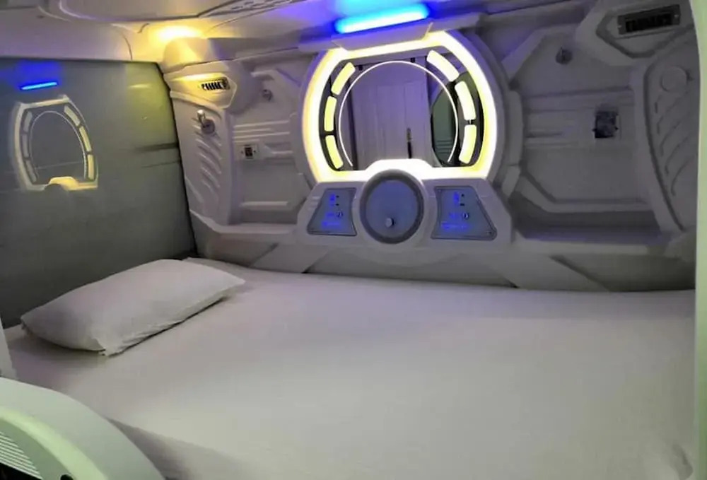 Bangau - Short Term Rest Area Capsule Hotel