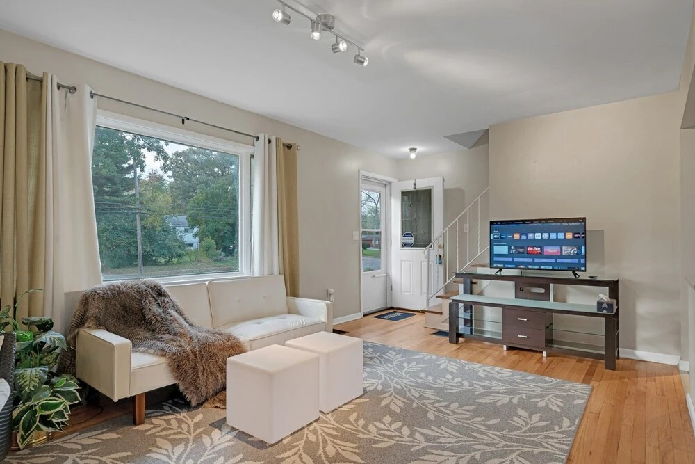 Charming Cape Cod Home - Just 15 Min From Downtown! 4 Bedroom Home by Redawning