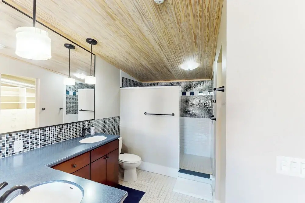 'downtown Delight' w/ Patio! 1 Mi to Ball State