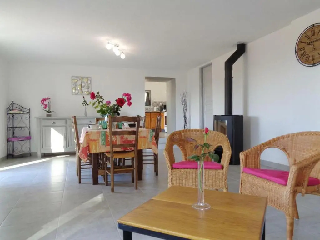 Gîte paisible 3 chambres avec cheminée et animaux admis - FR-1-496-221
