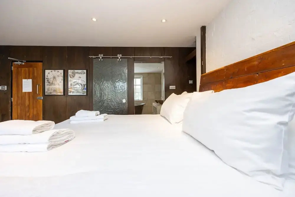 Host Stay Grafton Copper