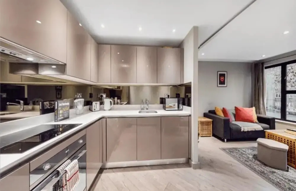 Modern, Central East London City Apartment