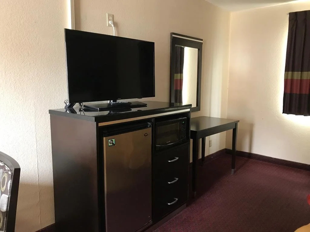 Manhattan Inn & Suites