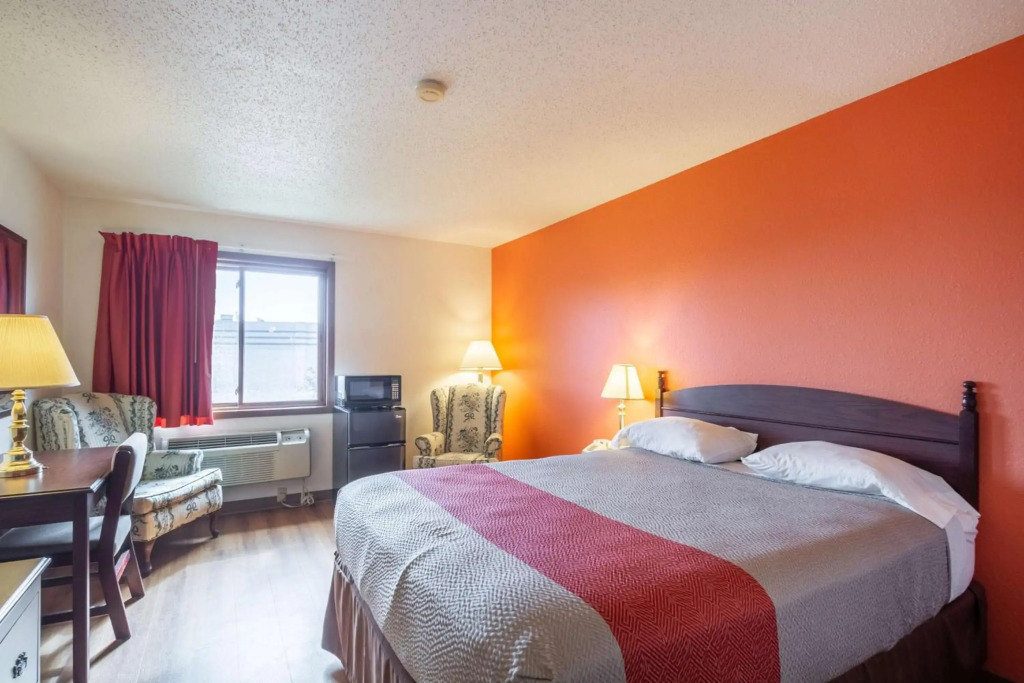 Motel 6 Saukville, WI