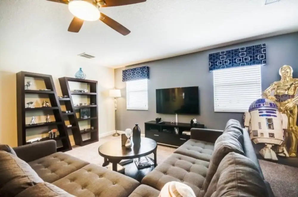 Champions Gate 6 Bedroom With Movie Theater Room! Villa