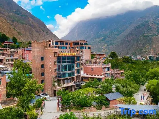 Maoxian Guyan Reflection Village Hotel