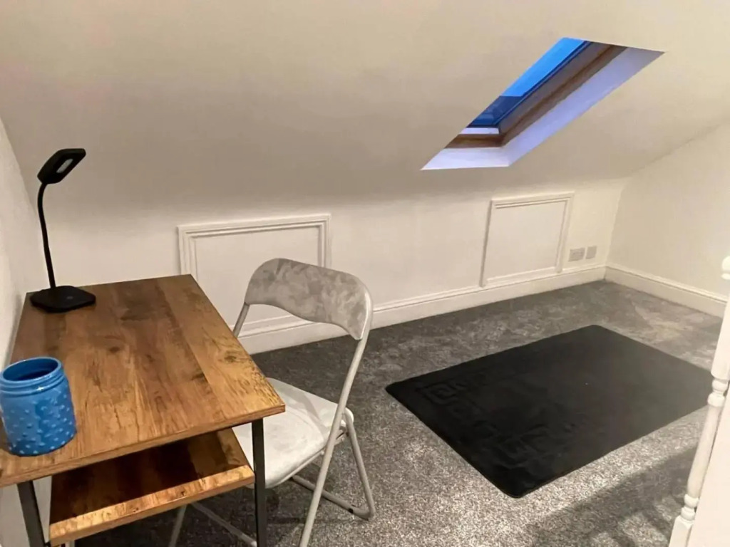 Cosy home with FREE PARKING and fast internet