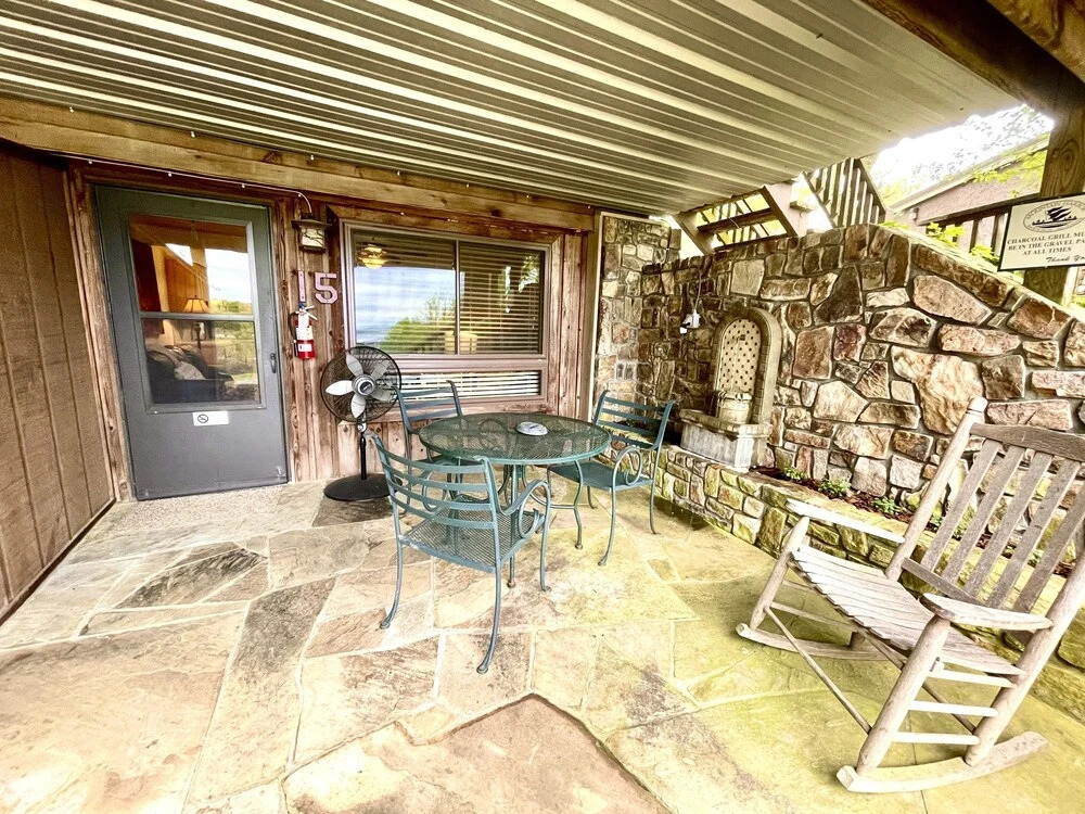 Mountain Harbor studio on Lake Ouachita