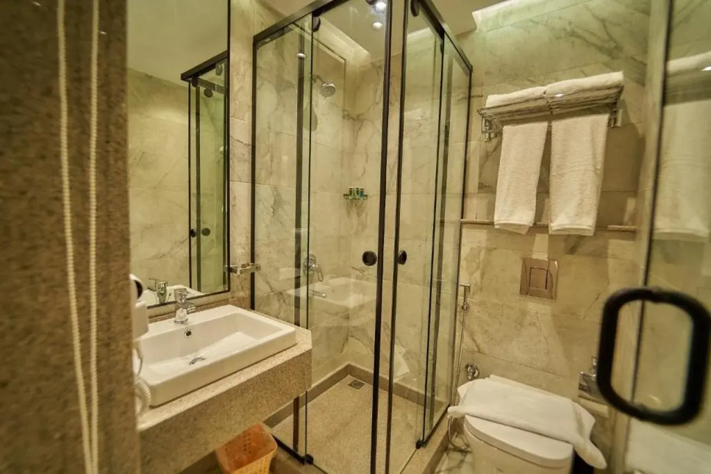 Golds Pyramids Hotel