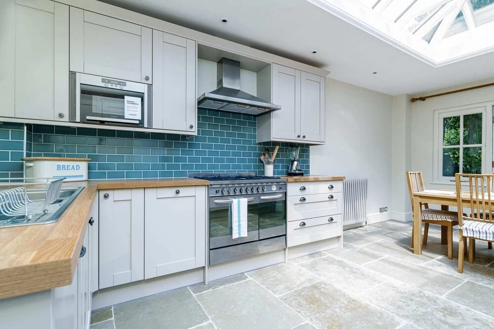 Marvelous 3BR Kennington House w Garden by GuestReady