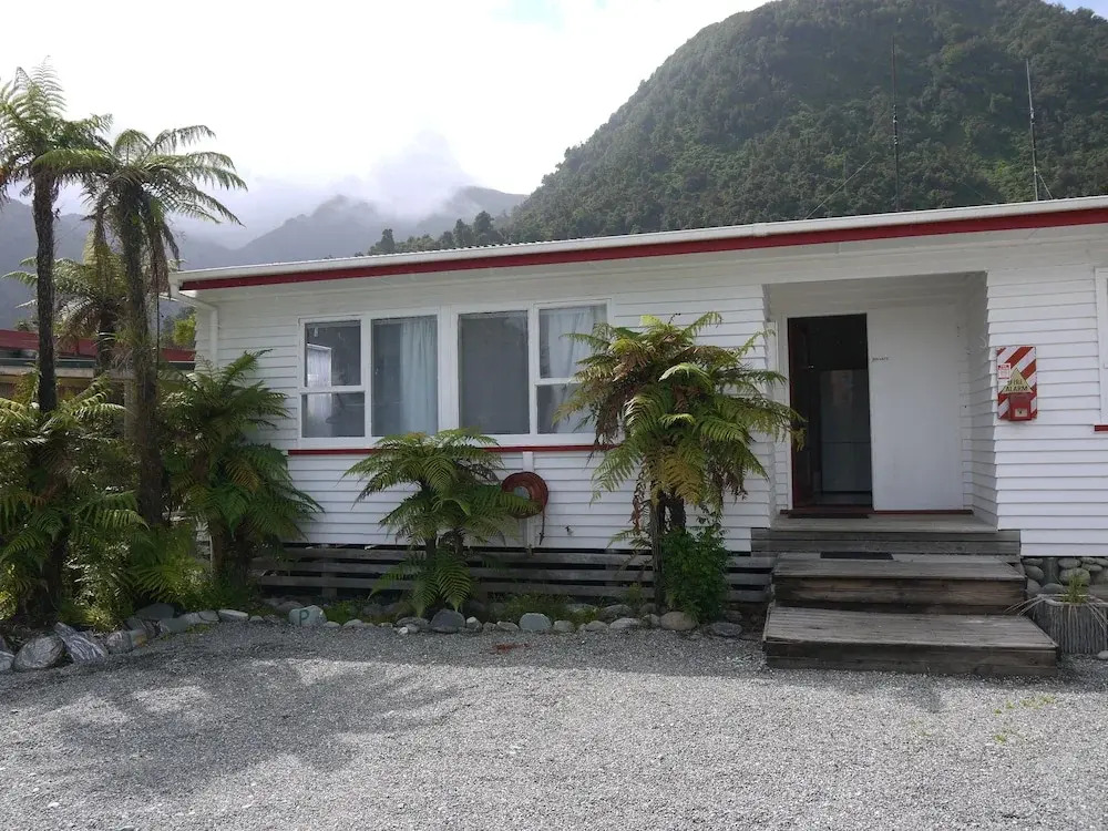 Central Franz Josef Cabins and Flats