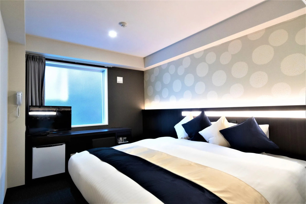 Marutamachi Crystal Hotel