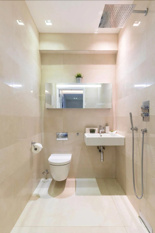 Central and Modern Split Level 2BR Covent Garden Apt