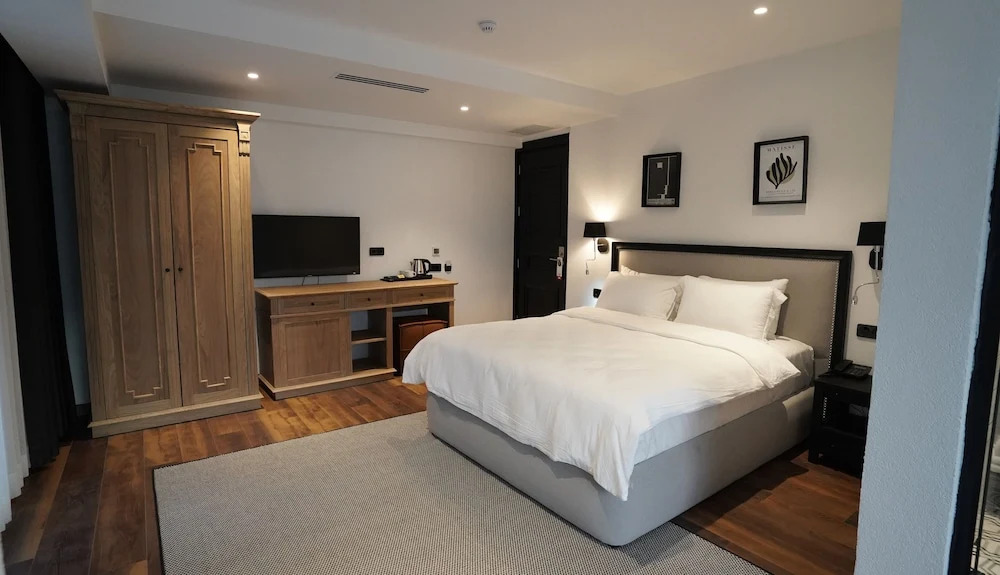 Be Side Hotel