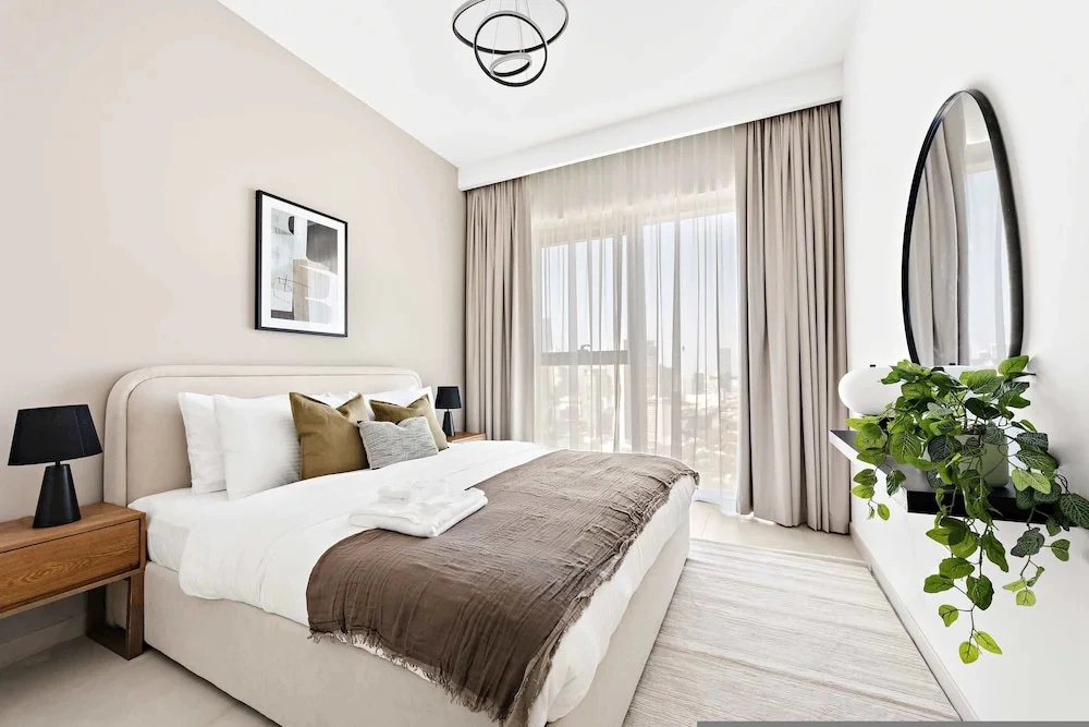 Silkhaus Stylish 1BR Near Burj Khalifa Balcony
