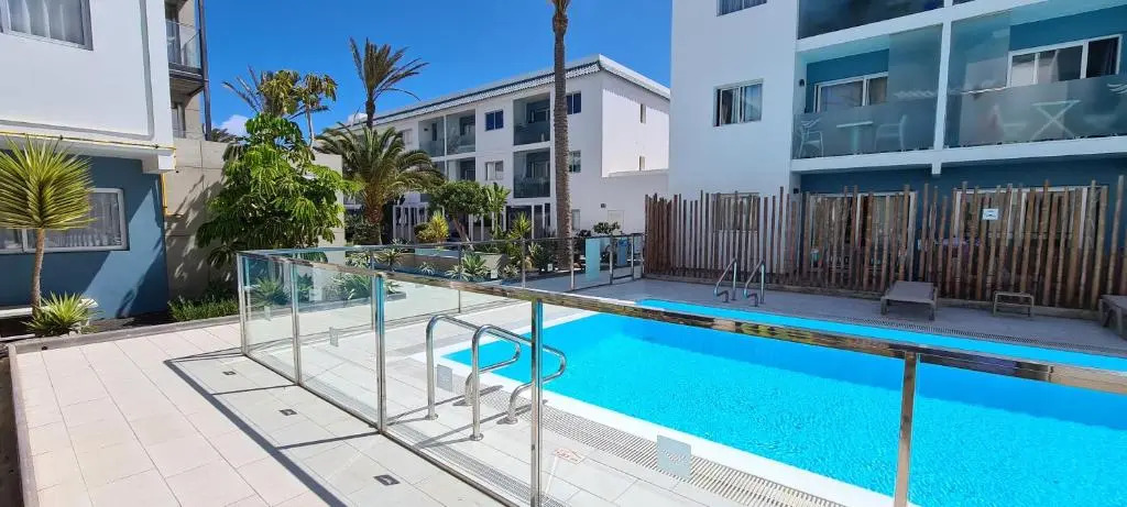COOL Apartment NEAR Beach Pool & AC 1