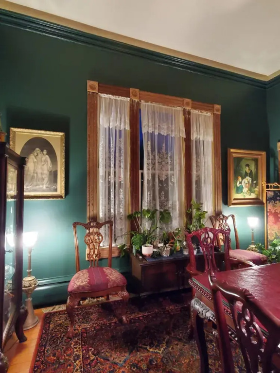 Adams Pragge House - Victorian Bed & Breakfast