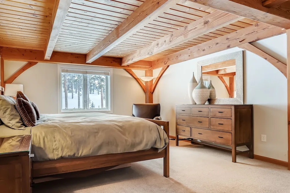 New Listing! Secluded Peak 7 W/ Hot Tub 5 Bedroom Home