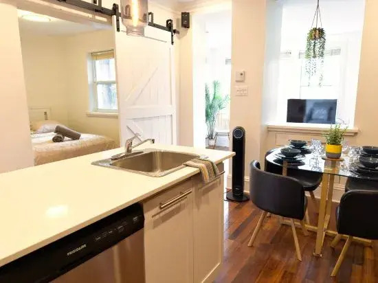 Superb 2 Bed in Plateau 10Min to Mont-Royal Metro
