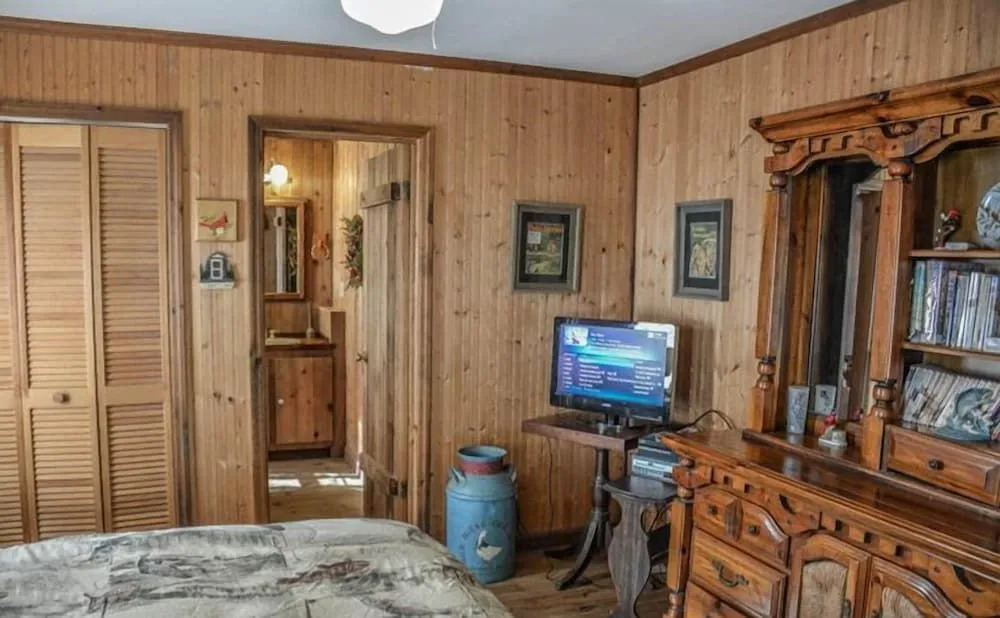 Kingdom Cabin 1