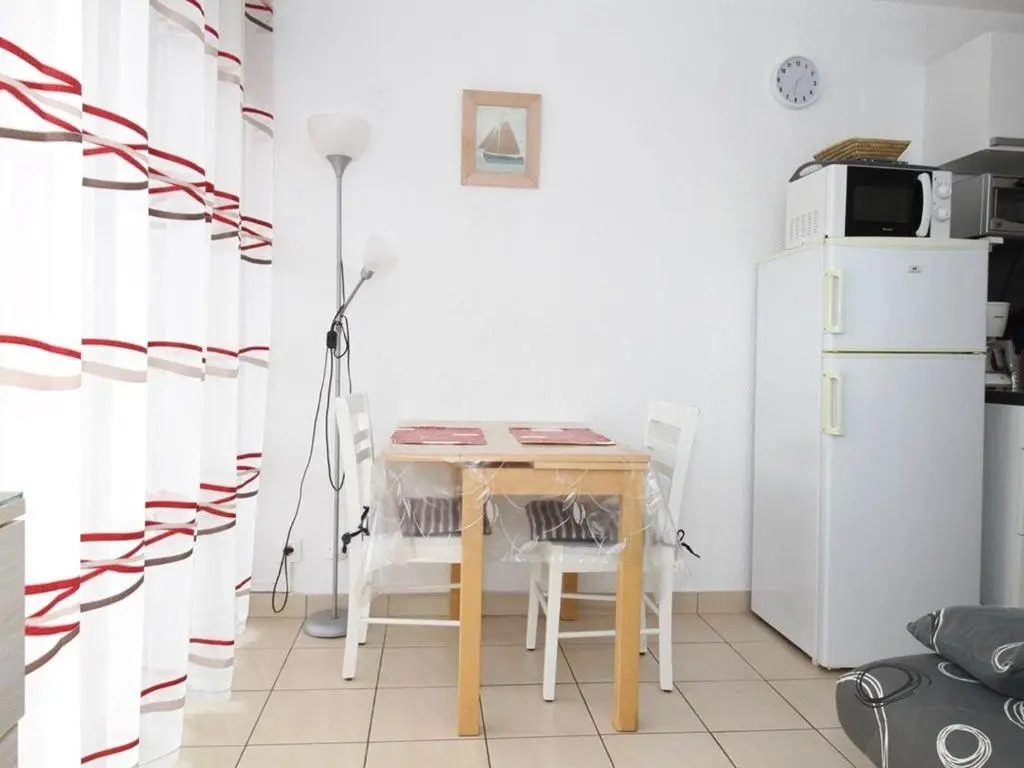 Appartement Balaruc-les-Bains, 1 pièce, 4 personnes - FR-1-553-43