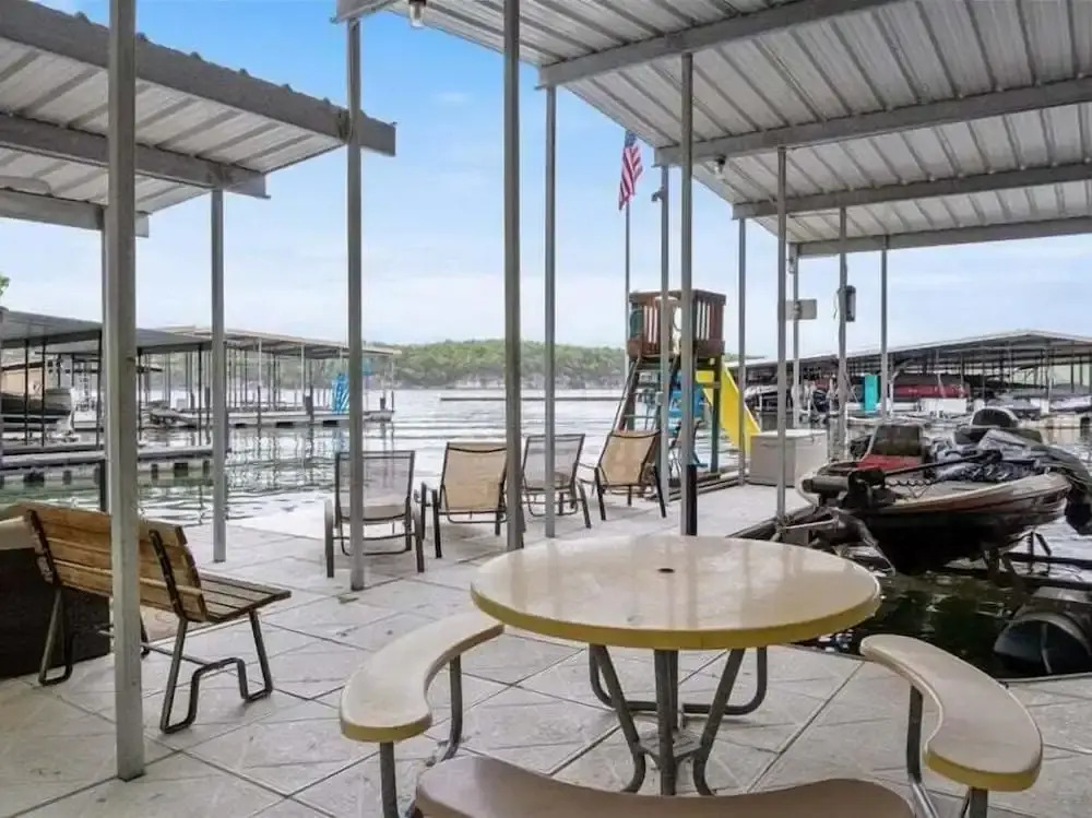 New! Lakefront Home -amazing Dock -22mm -sleeps 18