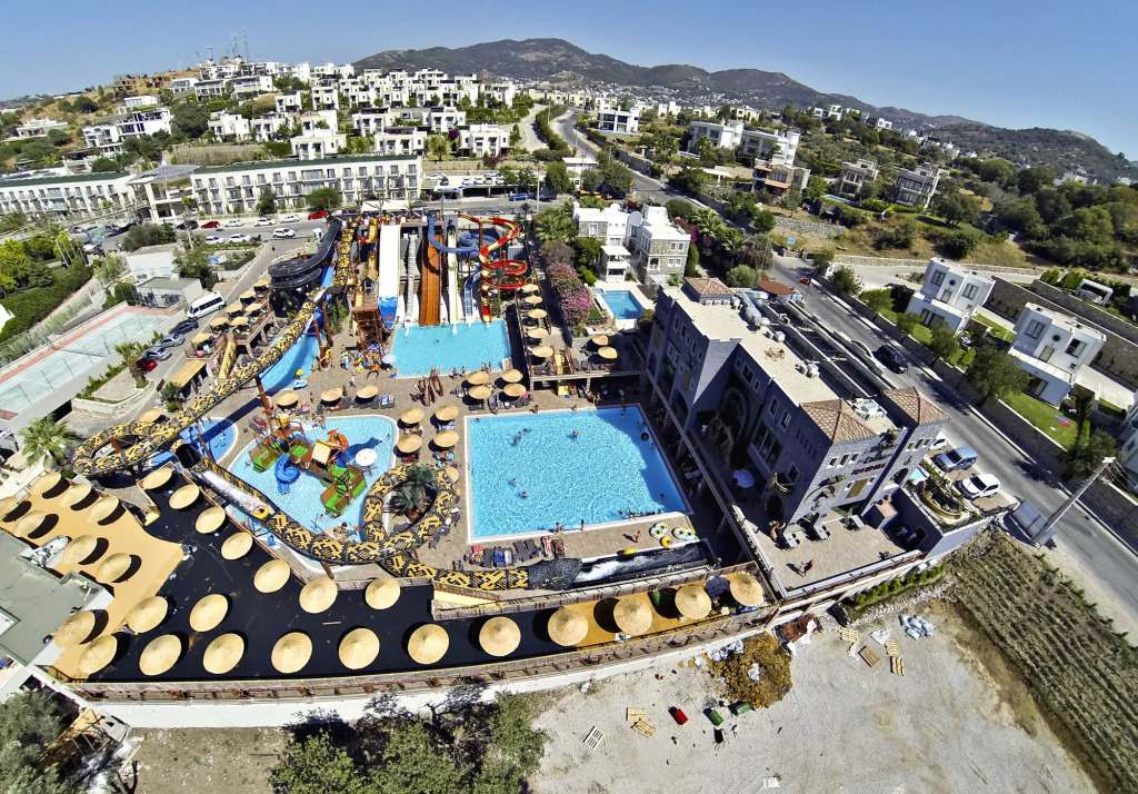 Cactus Mirage Family Club