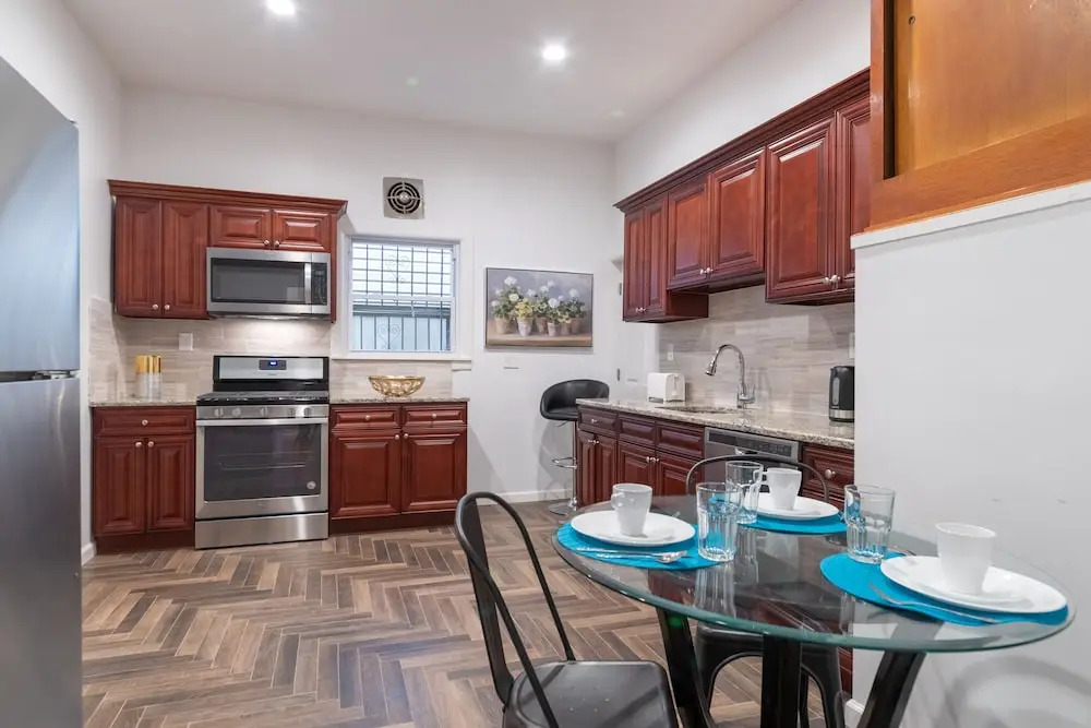 Jersey City, 323 Summit Ave - 2 Br Apts