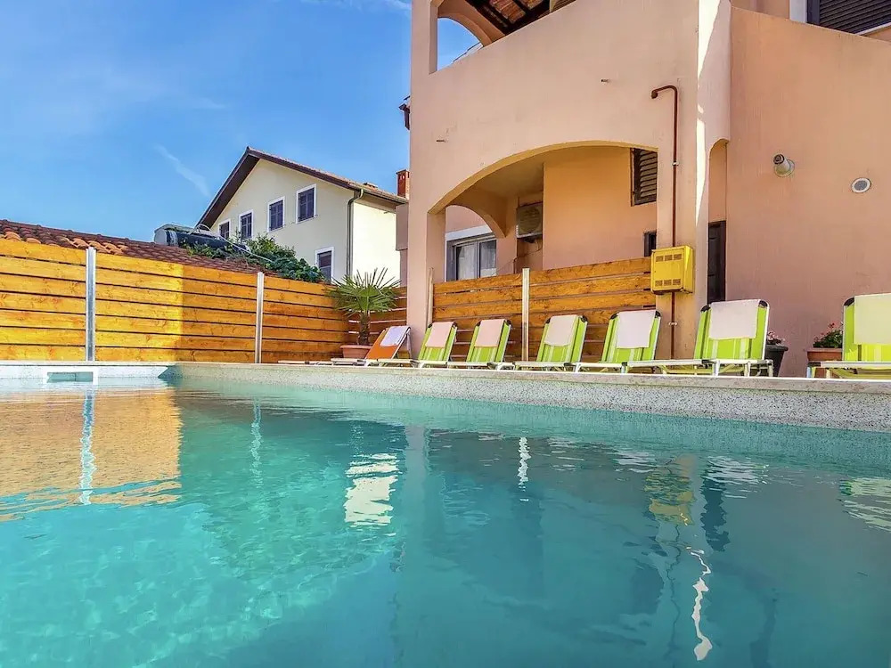 Apartment in Liznjan With Pool and Terrace