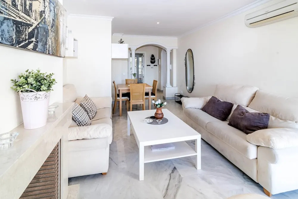 SAT - Contemporary Apartment in Puerto Banus